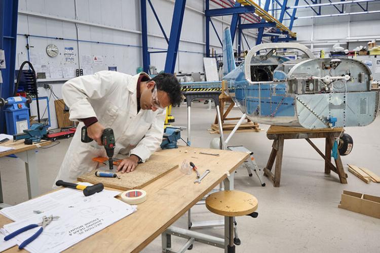 ondernemer werkt aan een innovatie.